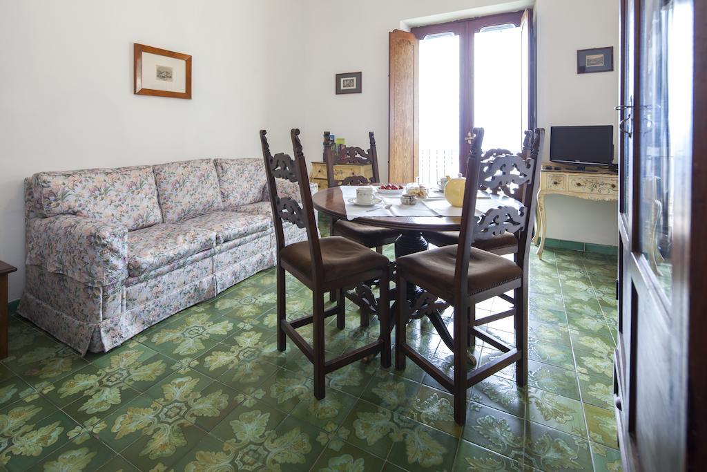 Casa Wanda Bed & Breakfast Positano Ruang foto